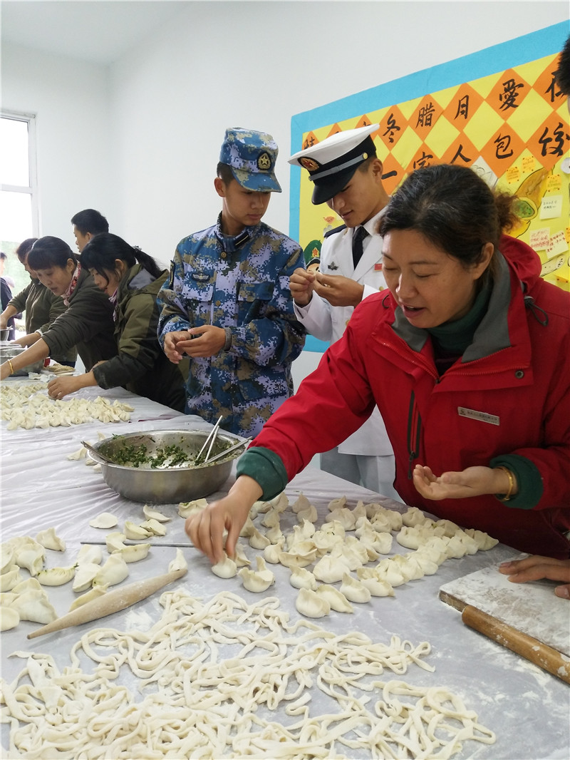 開始包餃子啦.jpg